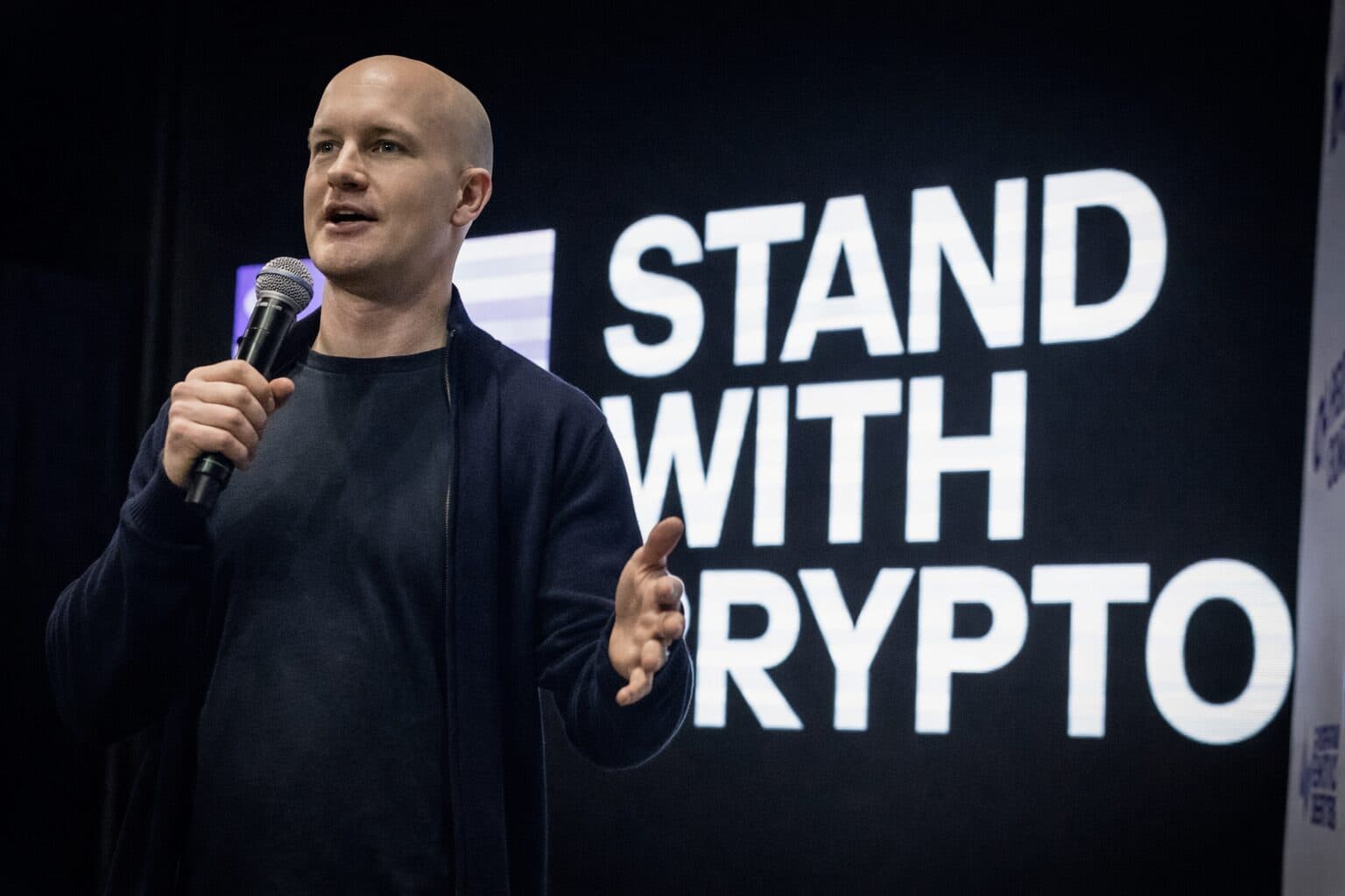 Coinbase Opposes Updated Clarity Act Over Stablecoin Yield Restrictions