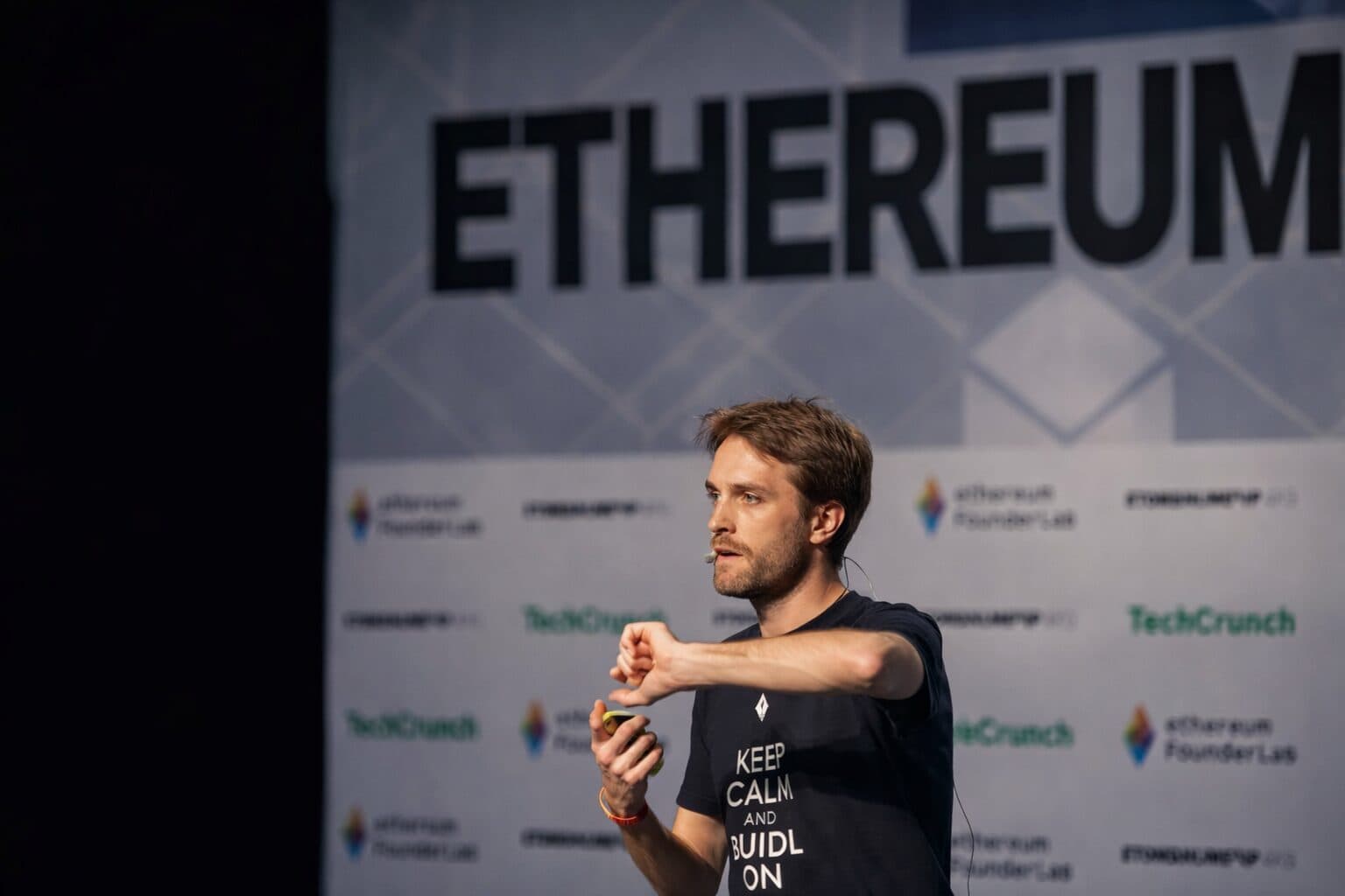 Ethereum Holds Above $2,000 as Traders Monitor Key Support and Resistance Levels