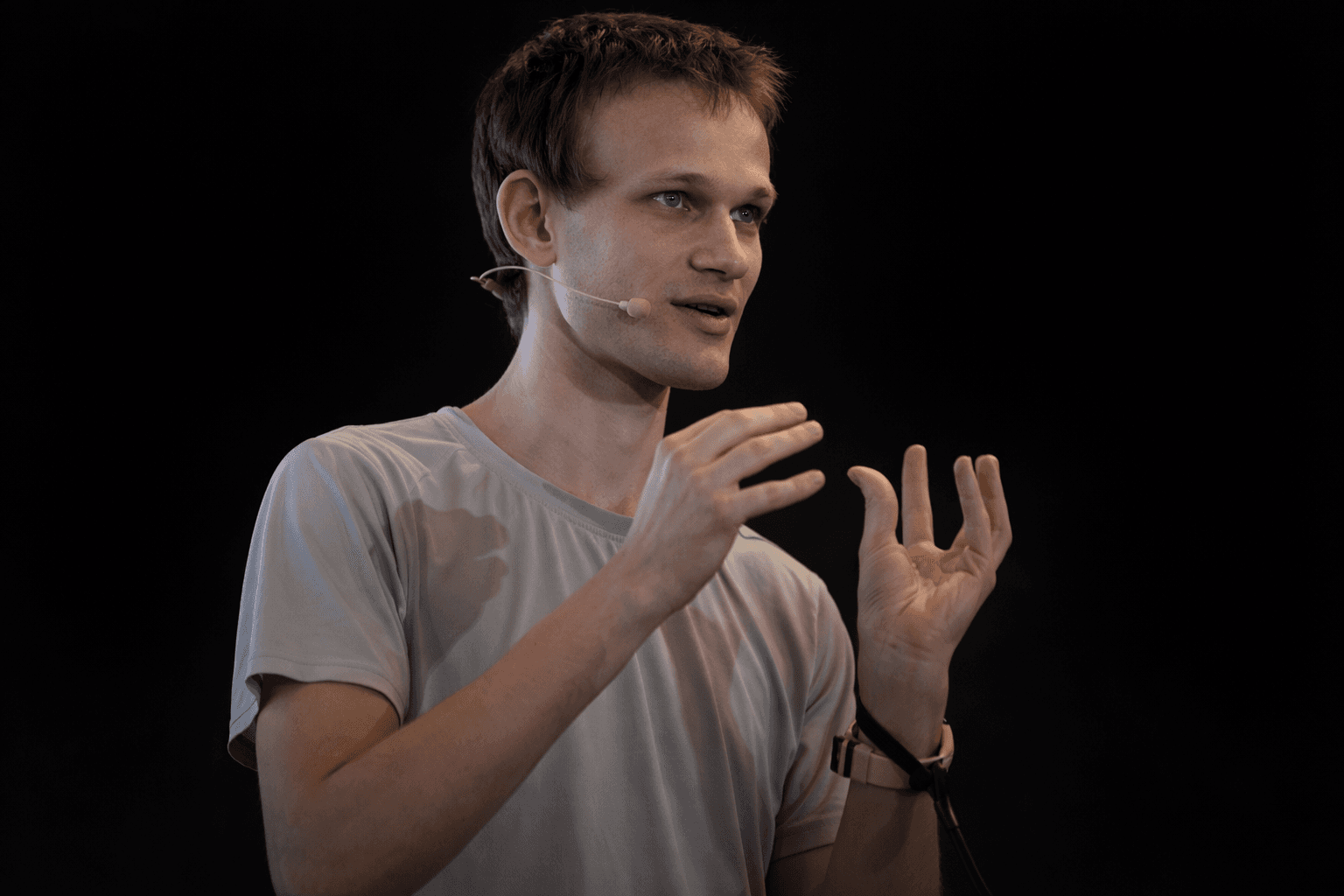 Ethereum App Layer Evolution: Buterin Urges Developers to Innovate