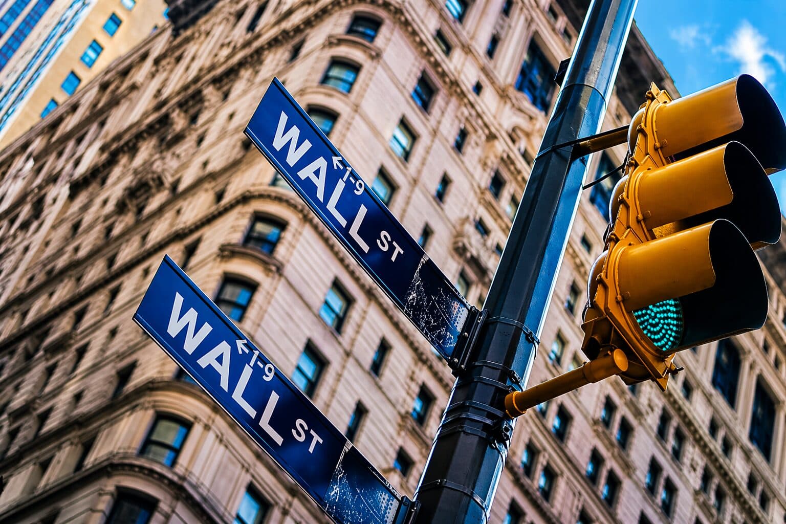 Aave Sees $15.1 Billion Outflow as DeFi Liquidity Rotates Toward Spark and Morpho