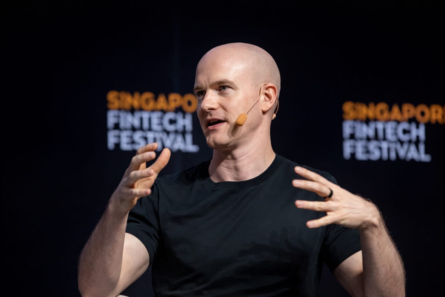 Coinbase Flags Algorand and Aptos Progress as Quantum Computing Risks Loom Over Blockchain Security