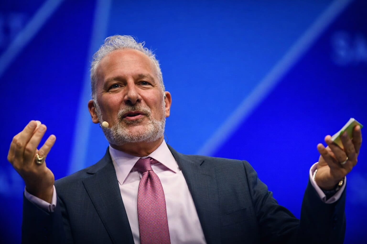 Peter Schiff Calls Bitcoin a “Shitcoin” and Challenges Michael Saylor to Debate