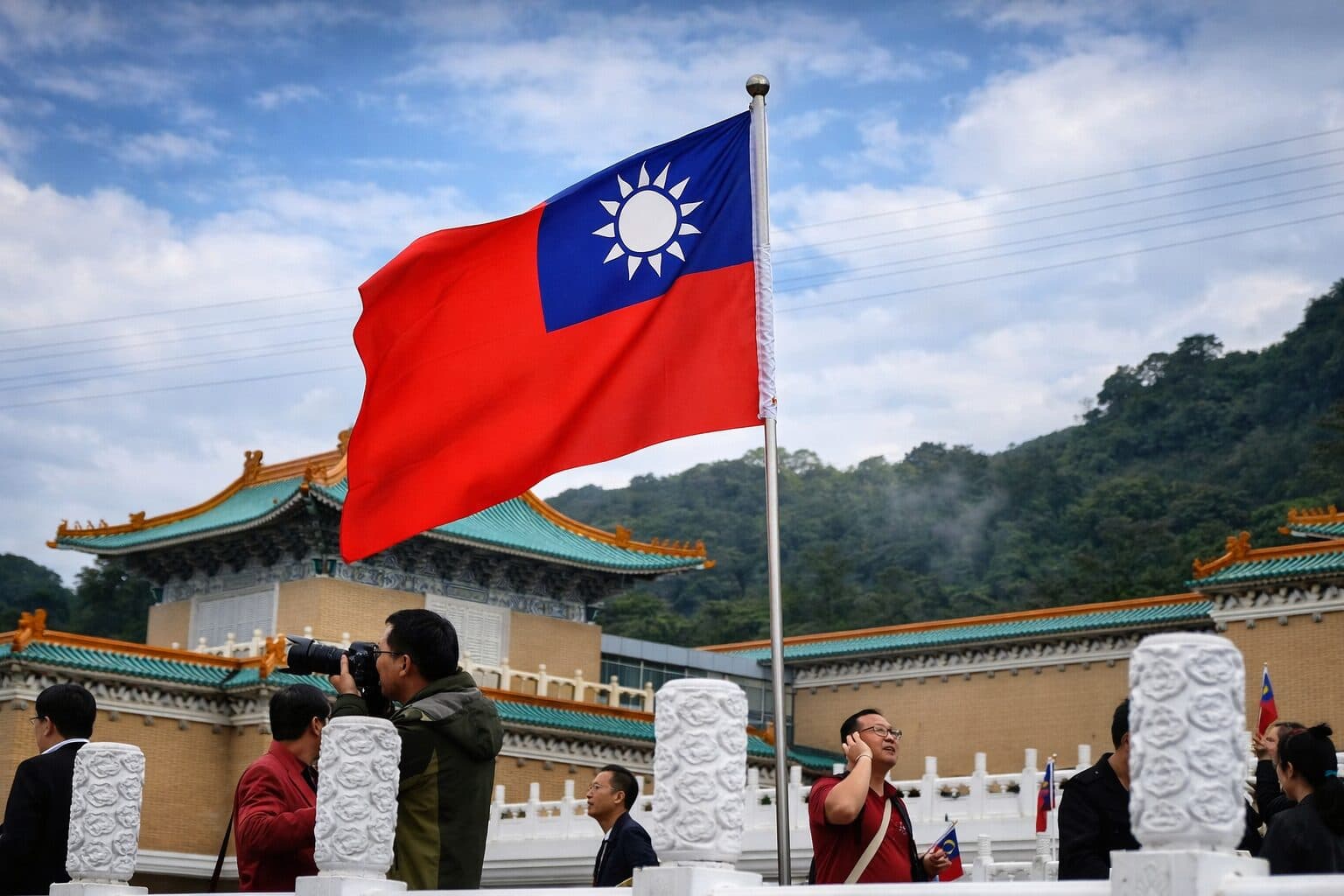 Taiwan Urged to Reconsider Bitcoin Reserve Strategy as War Risks and Dollar Exposure Rise