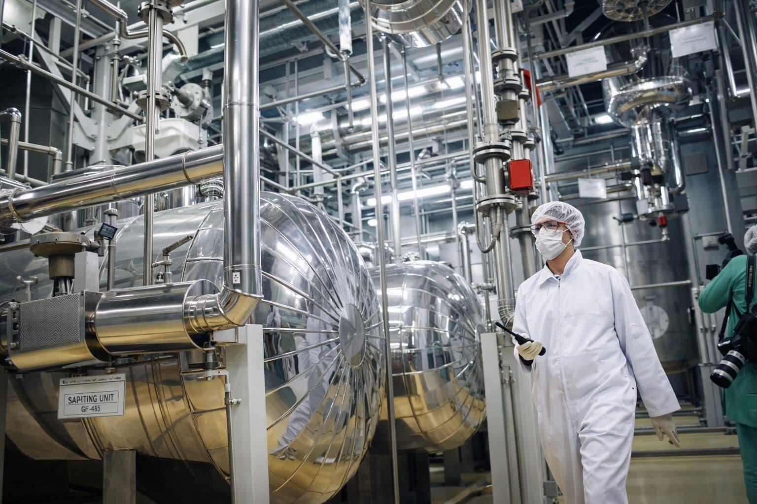 U.S.–Iran $20 Billion Uranium Deal Talks Advance as Oil Prices Weaken