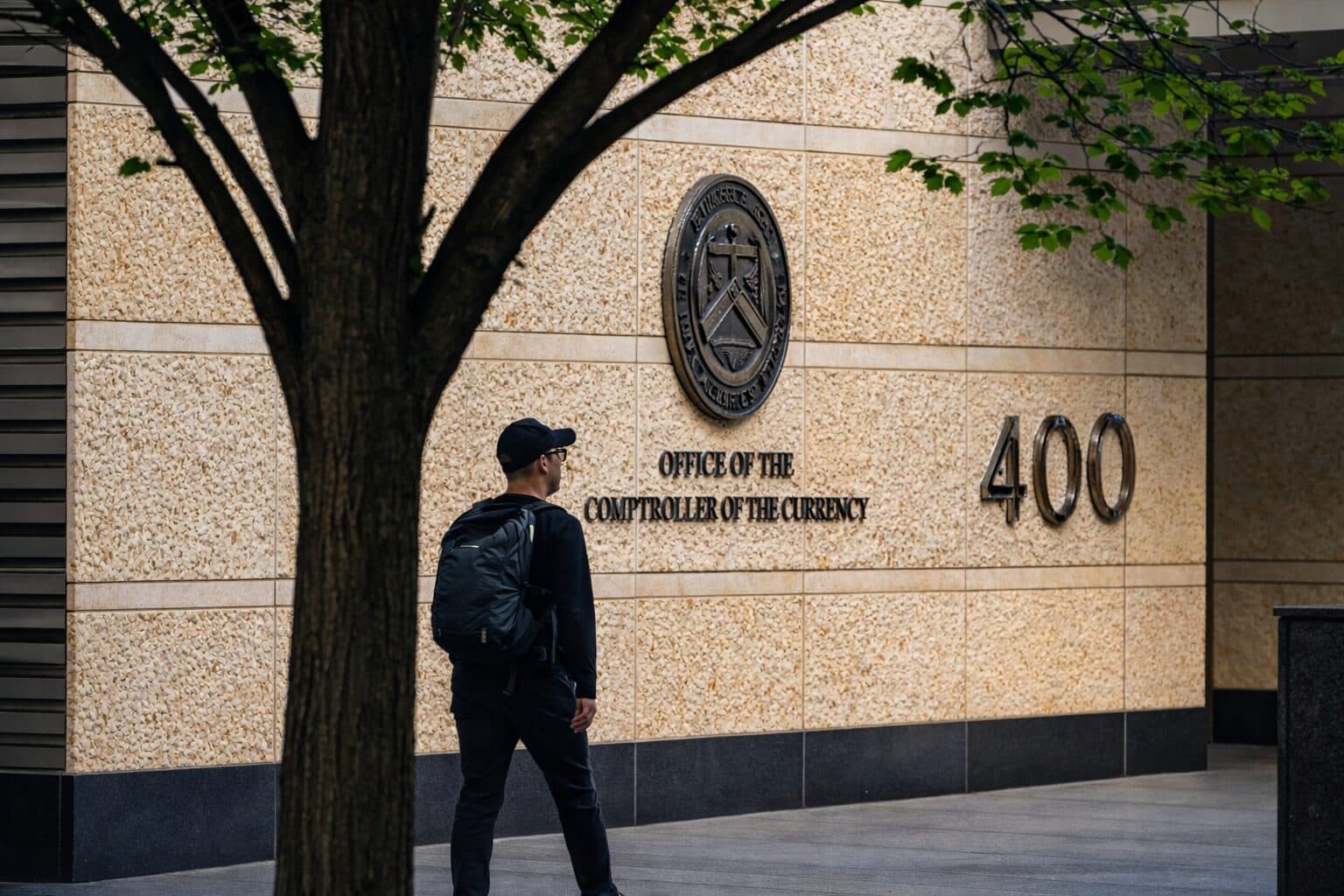 US Community Banks Challenge OCC Approval of Coinbase Trust Charter