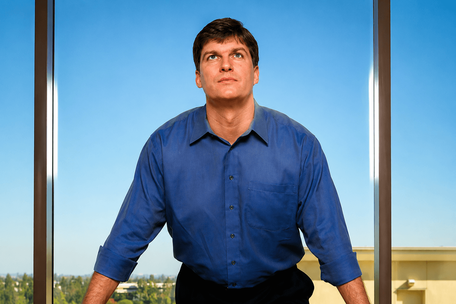 Bitcoin Holds Above $81K as Solana and Dogecoin Rise While Michael Burry Warns of Market Risks