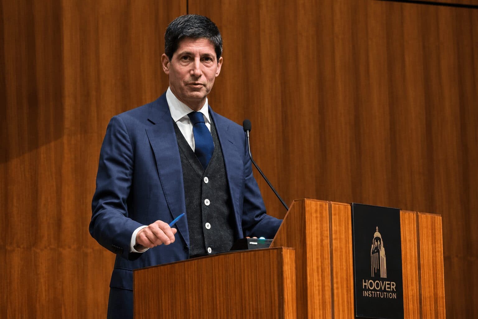 Bitcoin Slide Below $77,000 Ahead of Kevin Warsh’s Federal Reserve Leadership