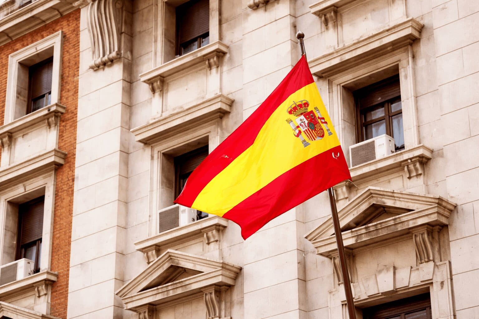 Spain Blocks Polymarket and Kalshi Over Gambling License Violations