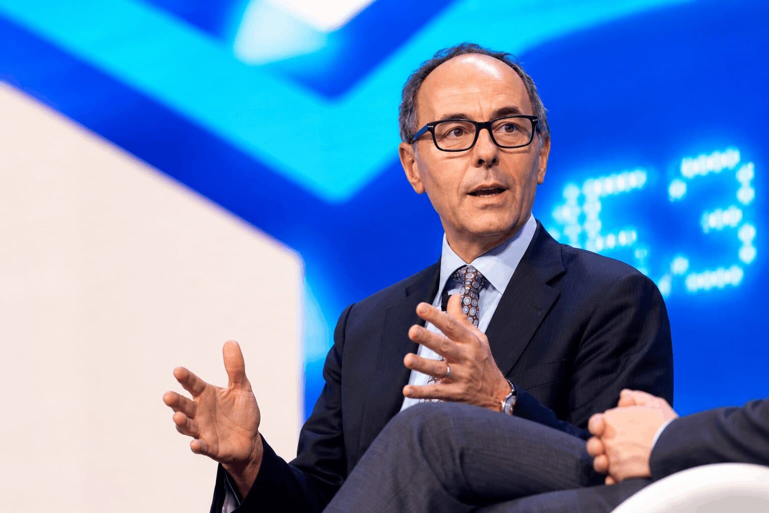 VanEck Launches First US Spot BNB ETF as Crypto Investment Products Expand