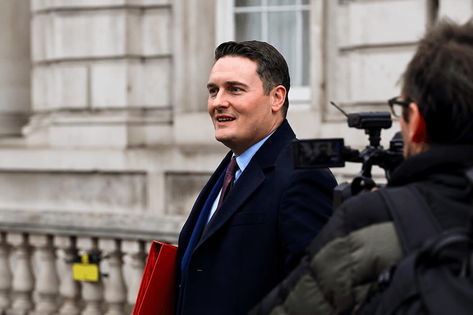UK Labour Leadership Challenge Pressure Grows on Keir Starmer