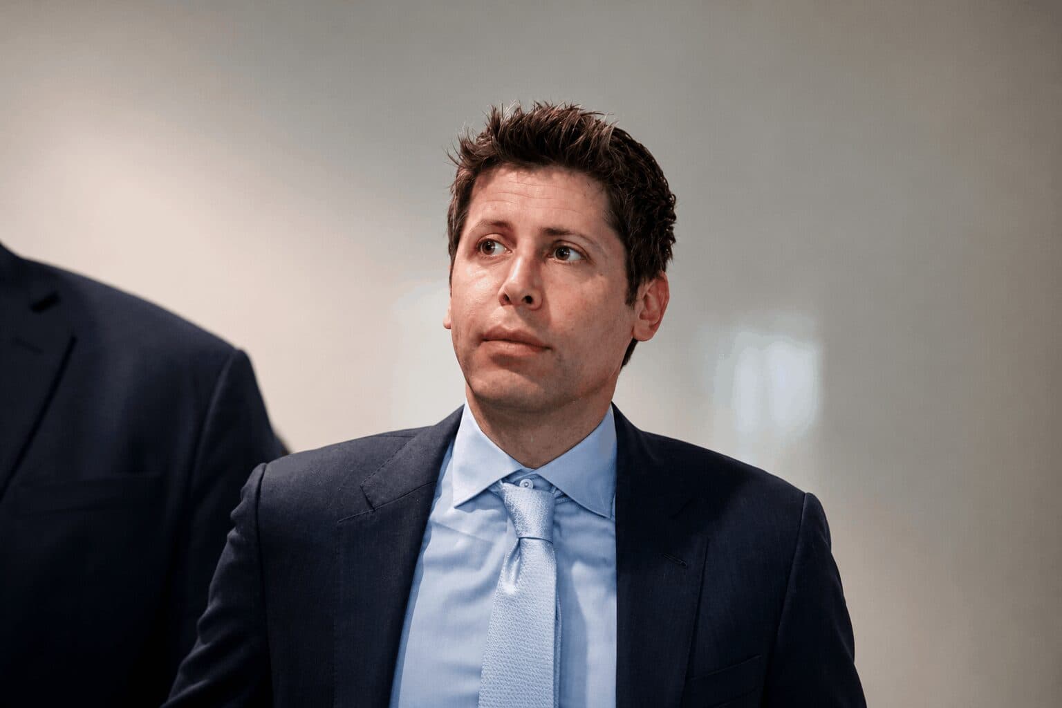 Worldcoin Drops 20% After Arthur Hayes Exits Position Amid AI Market Concerns