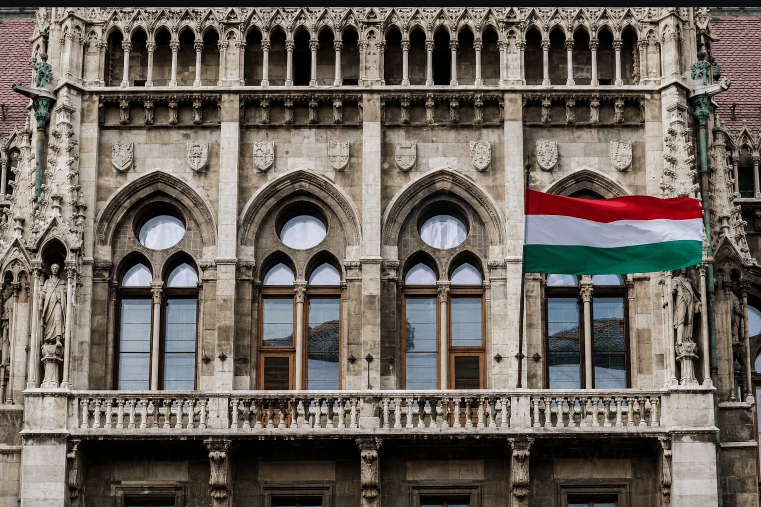 Hungary Scraps Crypto Validator Rule as CoinCash Secures First MiCA License
