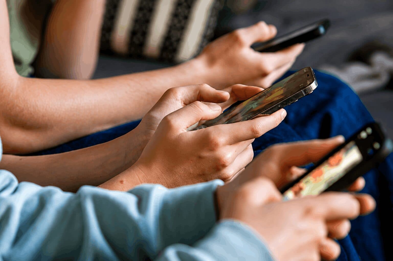 France’s Top Court Strikes Down Ban on Social Media for Under-15s