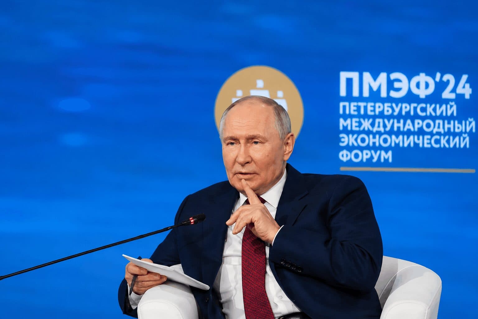 Putin Signs Landmark Crypto Law, Opening Regulated Retail Trading In Russia