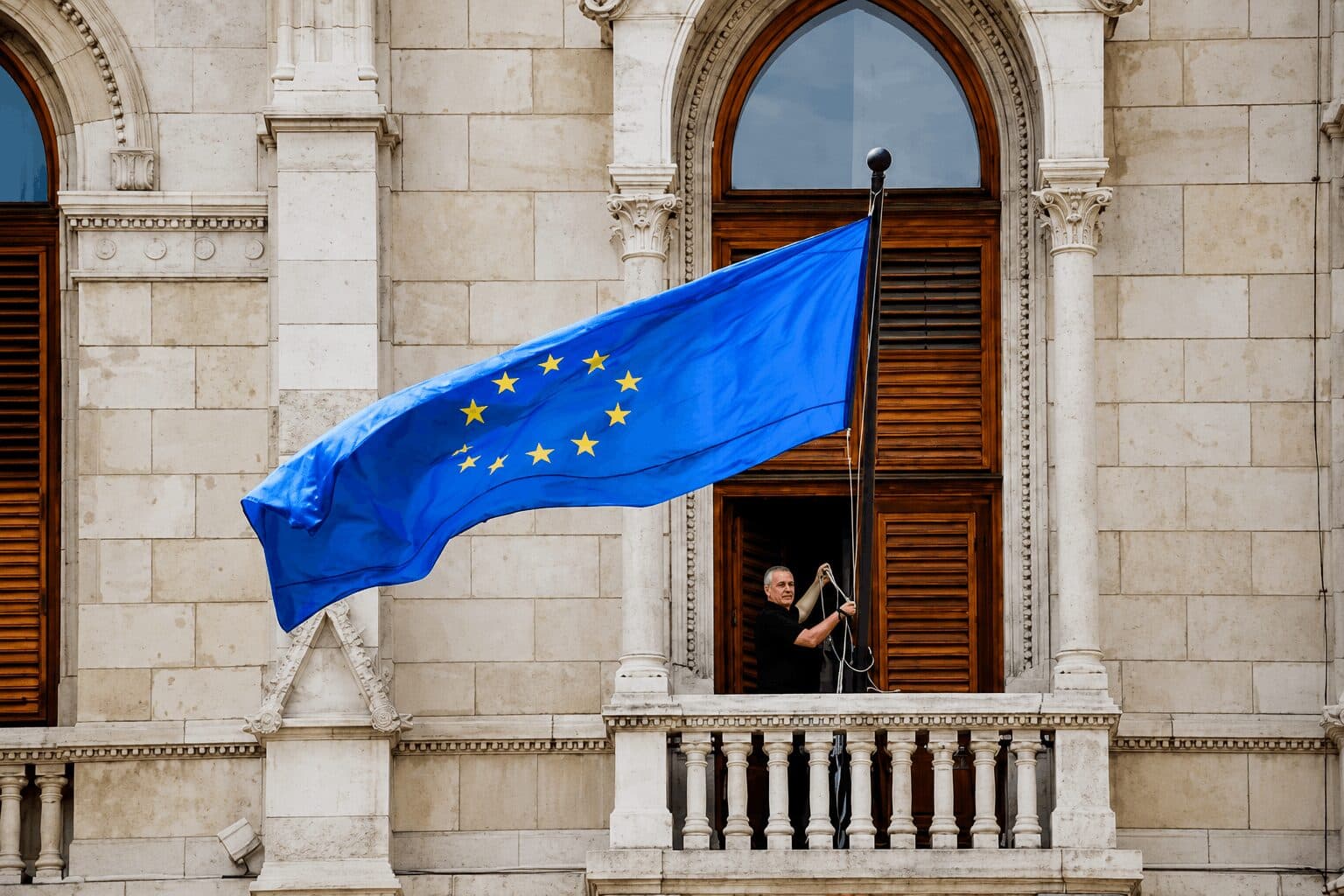 Revolut Launches Euro-Pegged Stablecoin EURR in Three European Markets