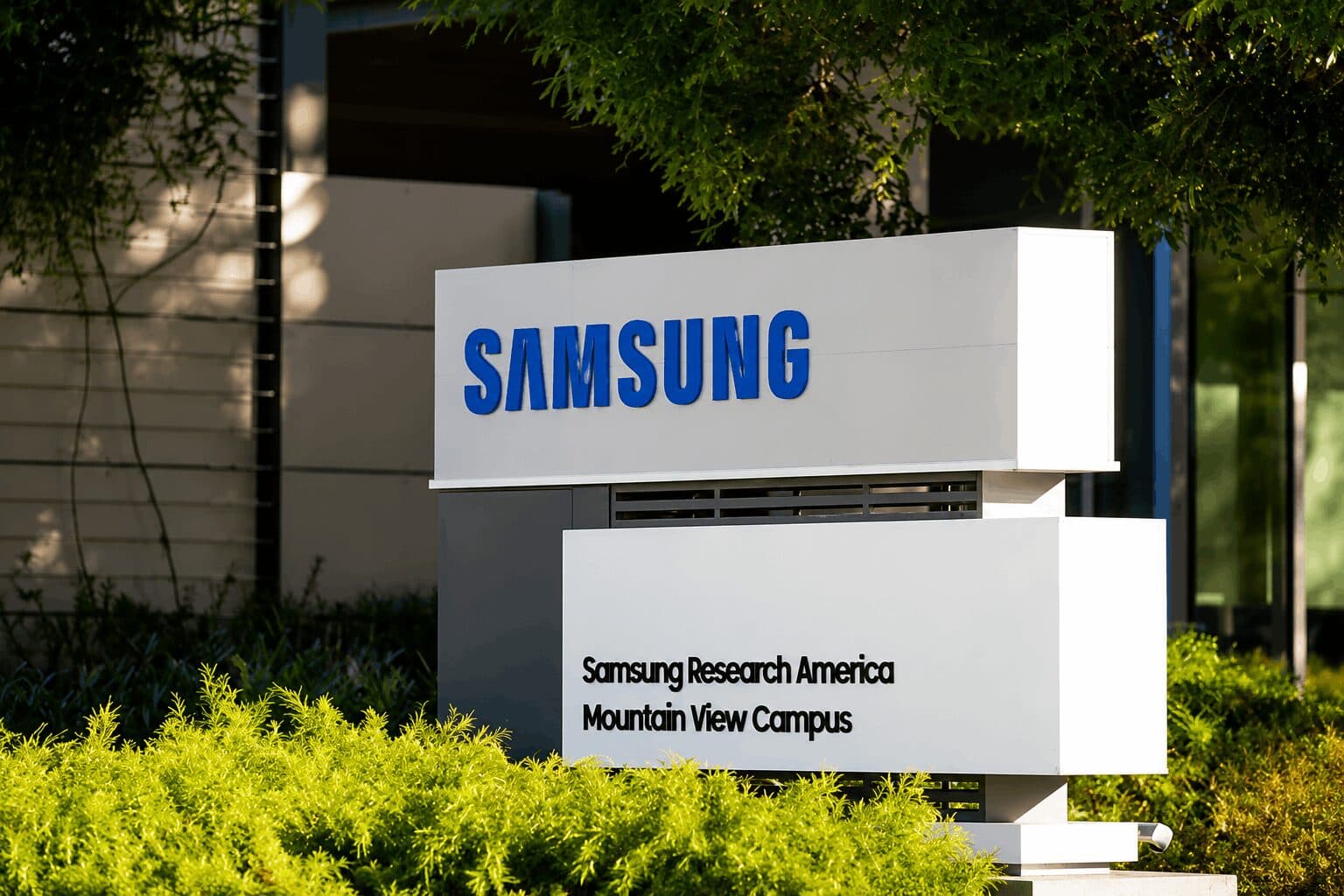 Samsung Positions Itself As Major Stablecoin Distributor With Galaxy Phone Push