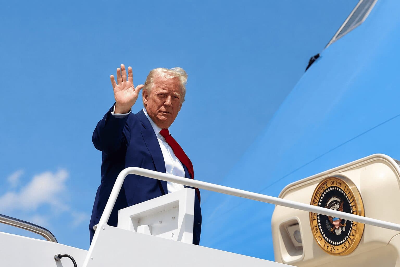 Trump Signs Executive Order Renaming Lake Ontario as Lake America