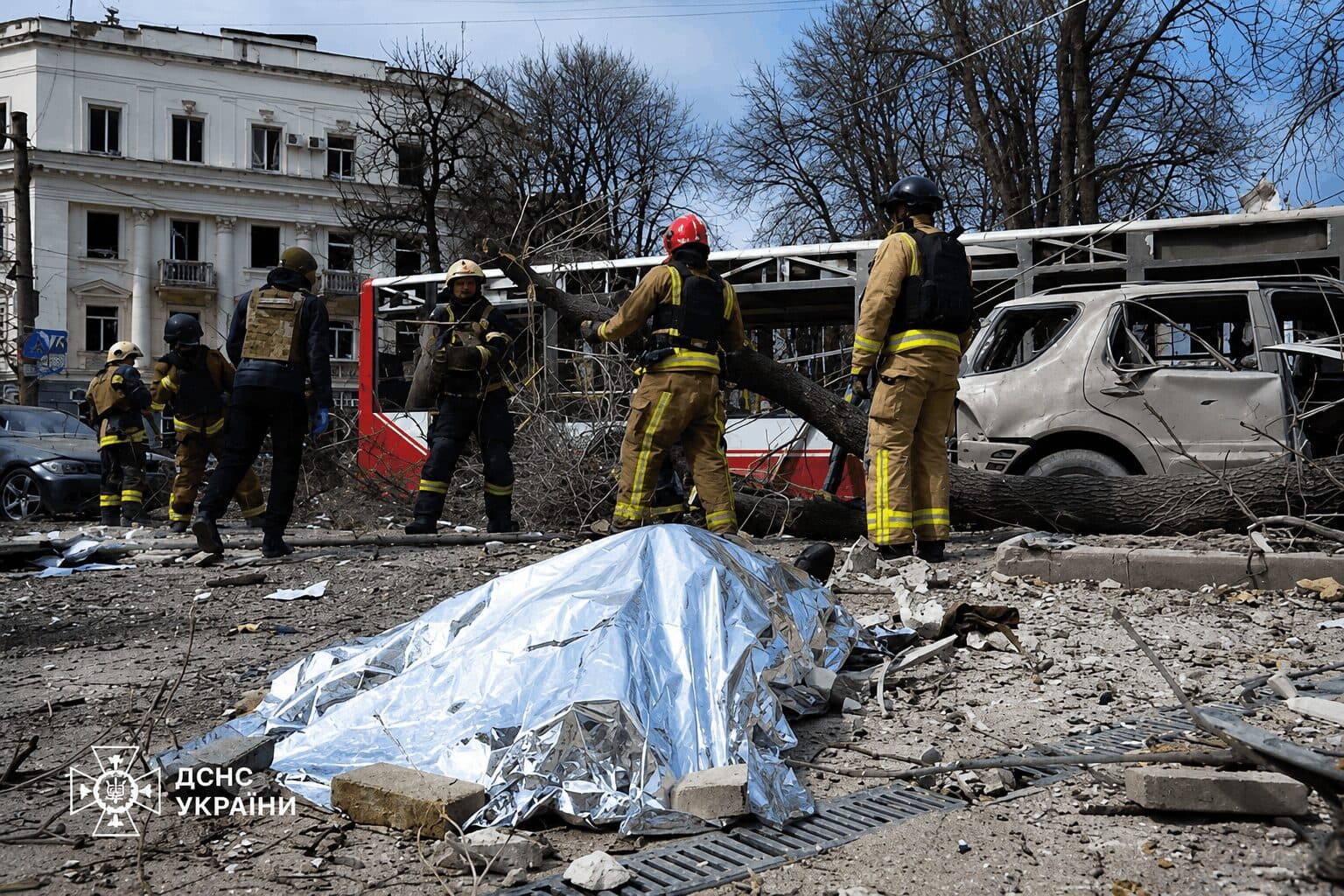 Zelensky Warns of Overwhelmed Air Defenses as Russian Strikes Kill Nine in Ukraine