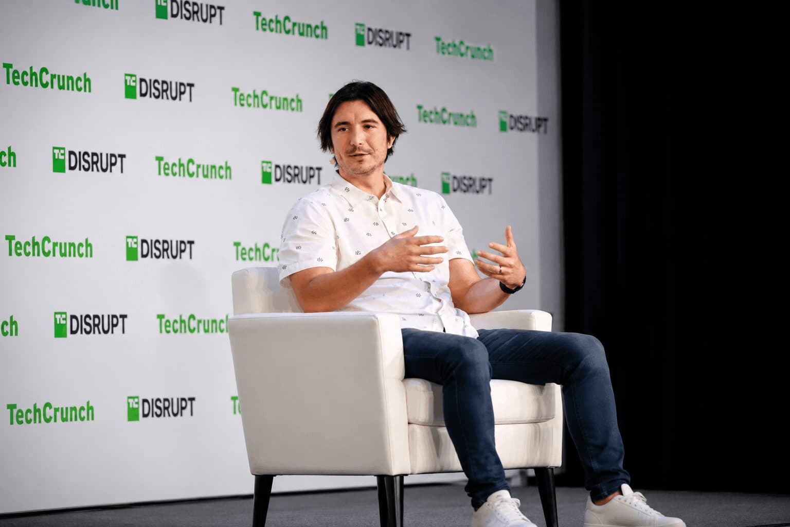 Robinhood CEO Argues Companies Should Not Control Tokenized Stock Products