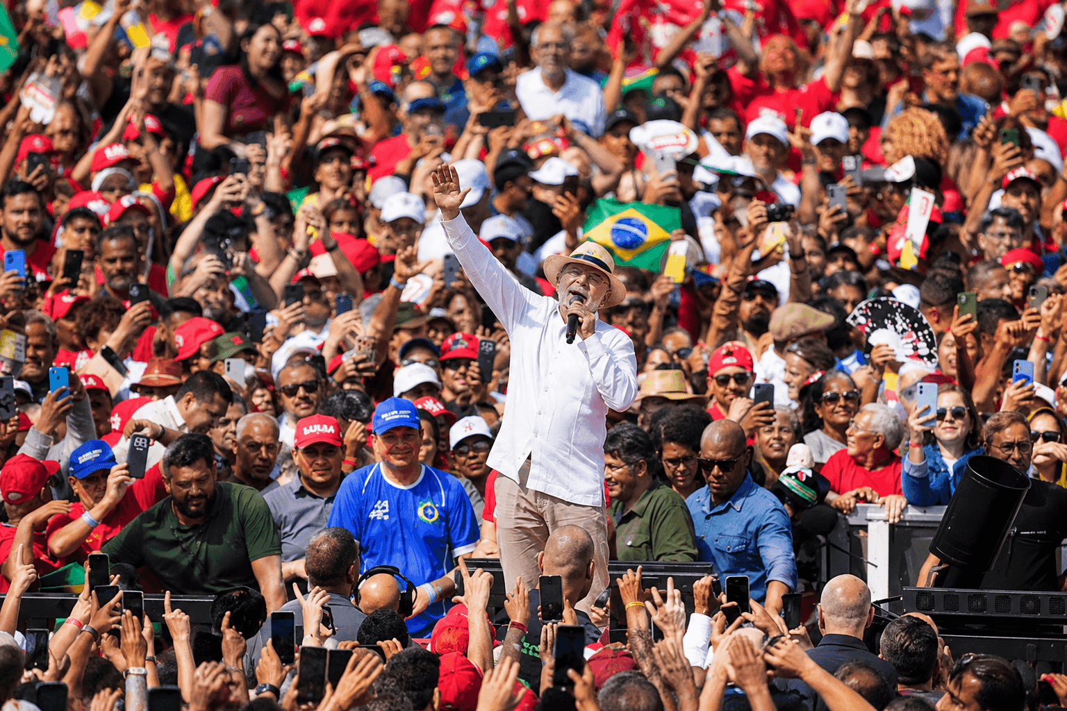 Brazil Votes in Tight Presidential Runoff Between Lula and Flavio Bolsonaro