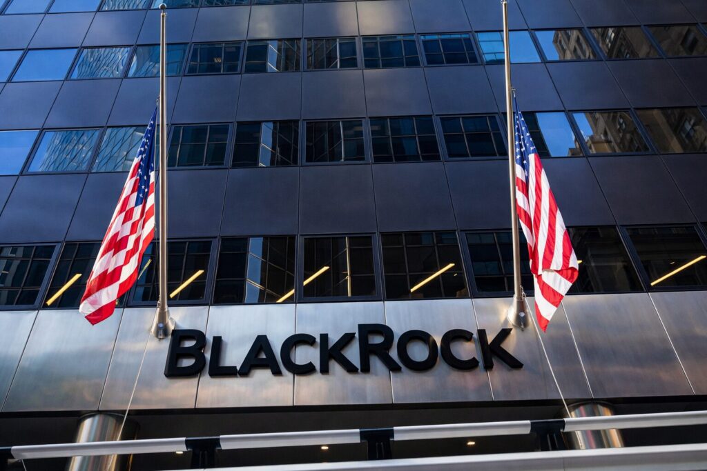 BlackRock Files iShares Nasdaq-100 ETF (IQQ) to Challenge Invesco’s QQQ Dominance